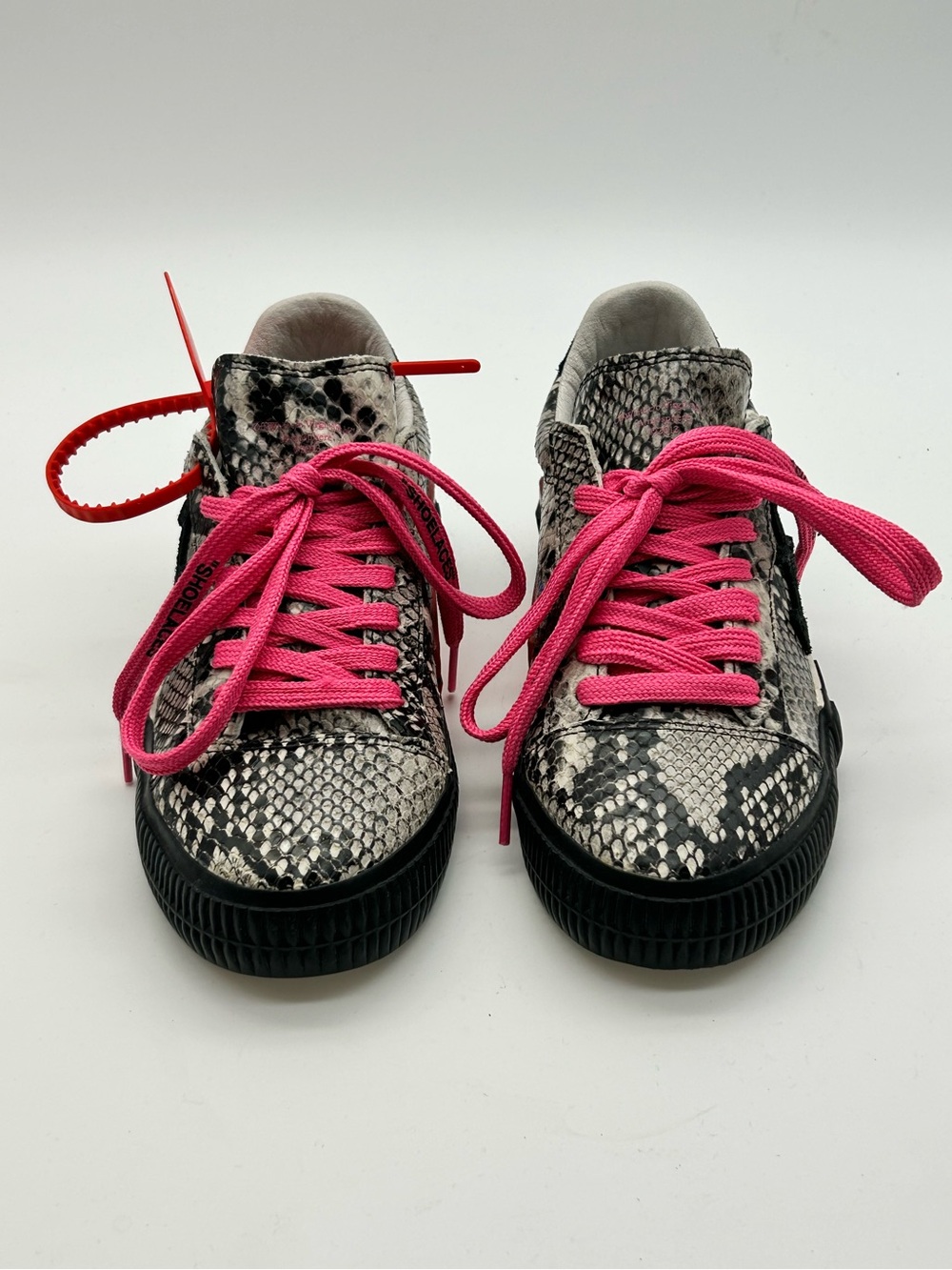 Off-White Vulcanized Snake Pattern low rise sneakers size 35